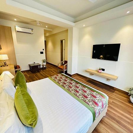 Crown Hotel Agra Near Taj Mahal 외부 사진