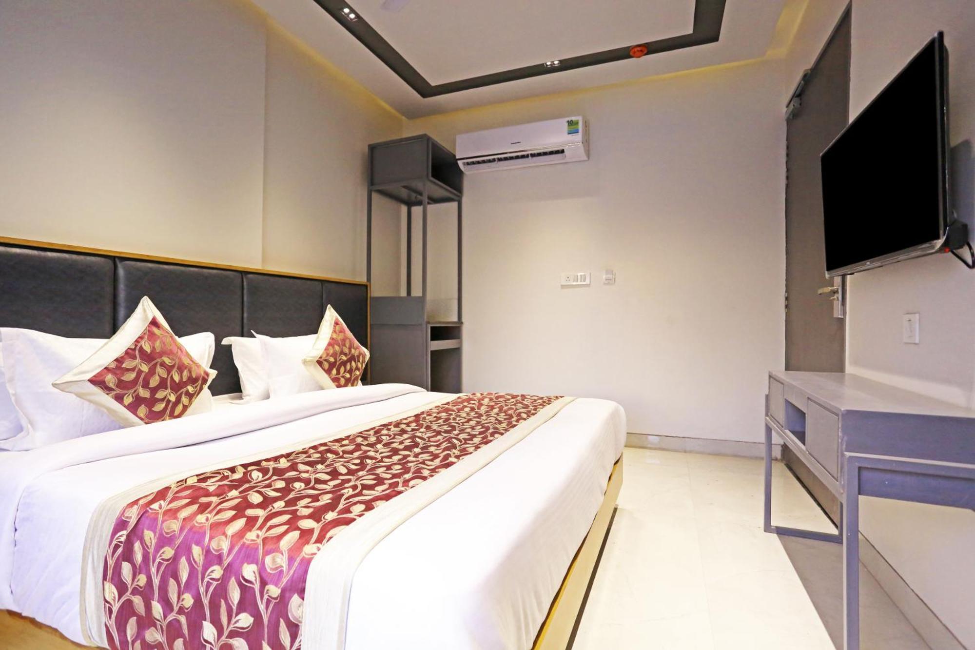Crown Hotel Agra Near Taj Mahal 외부 사진