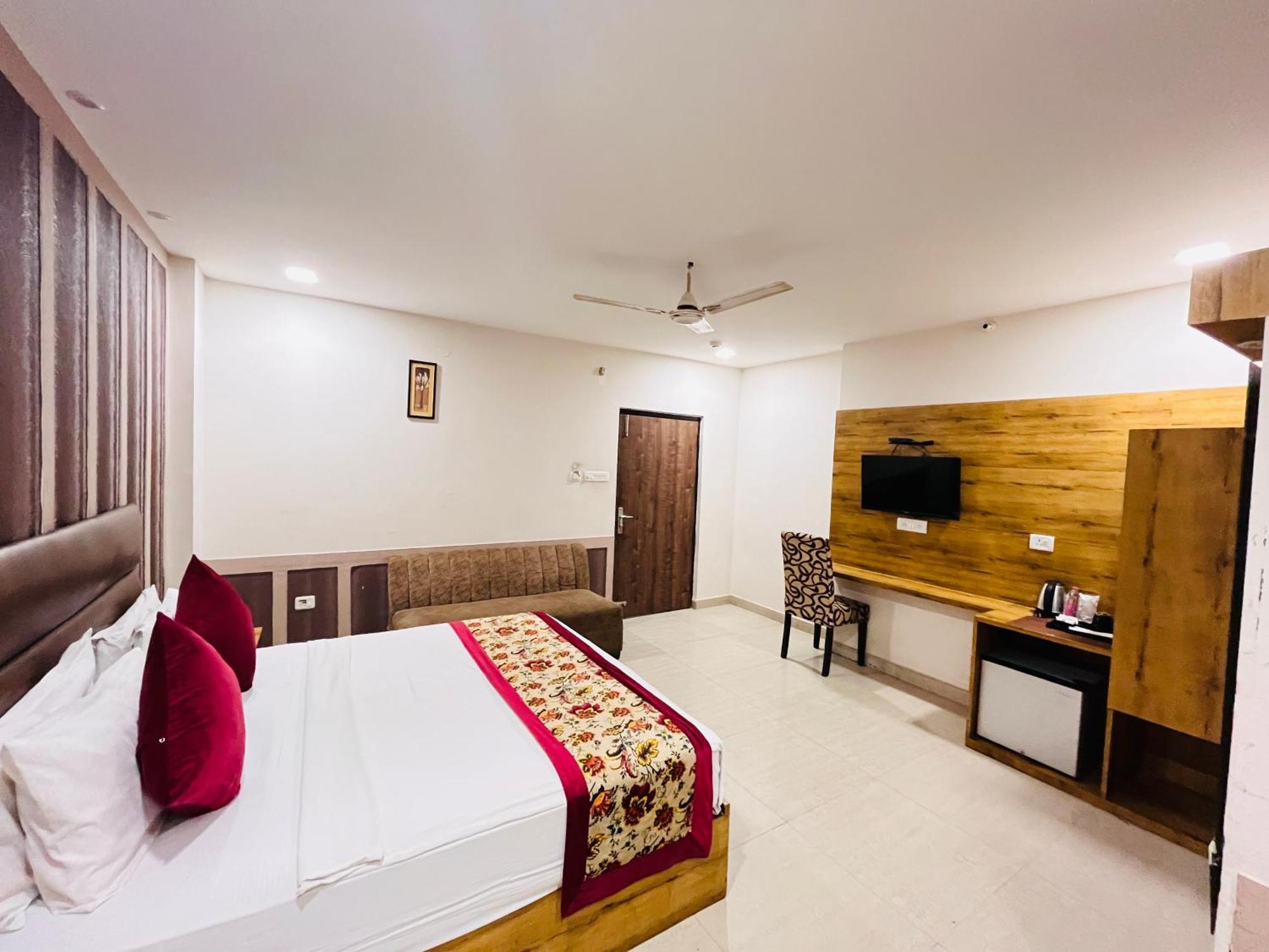 Crown Hotel Agra Near Taj Mahal 외부 사진