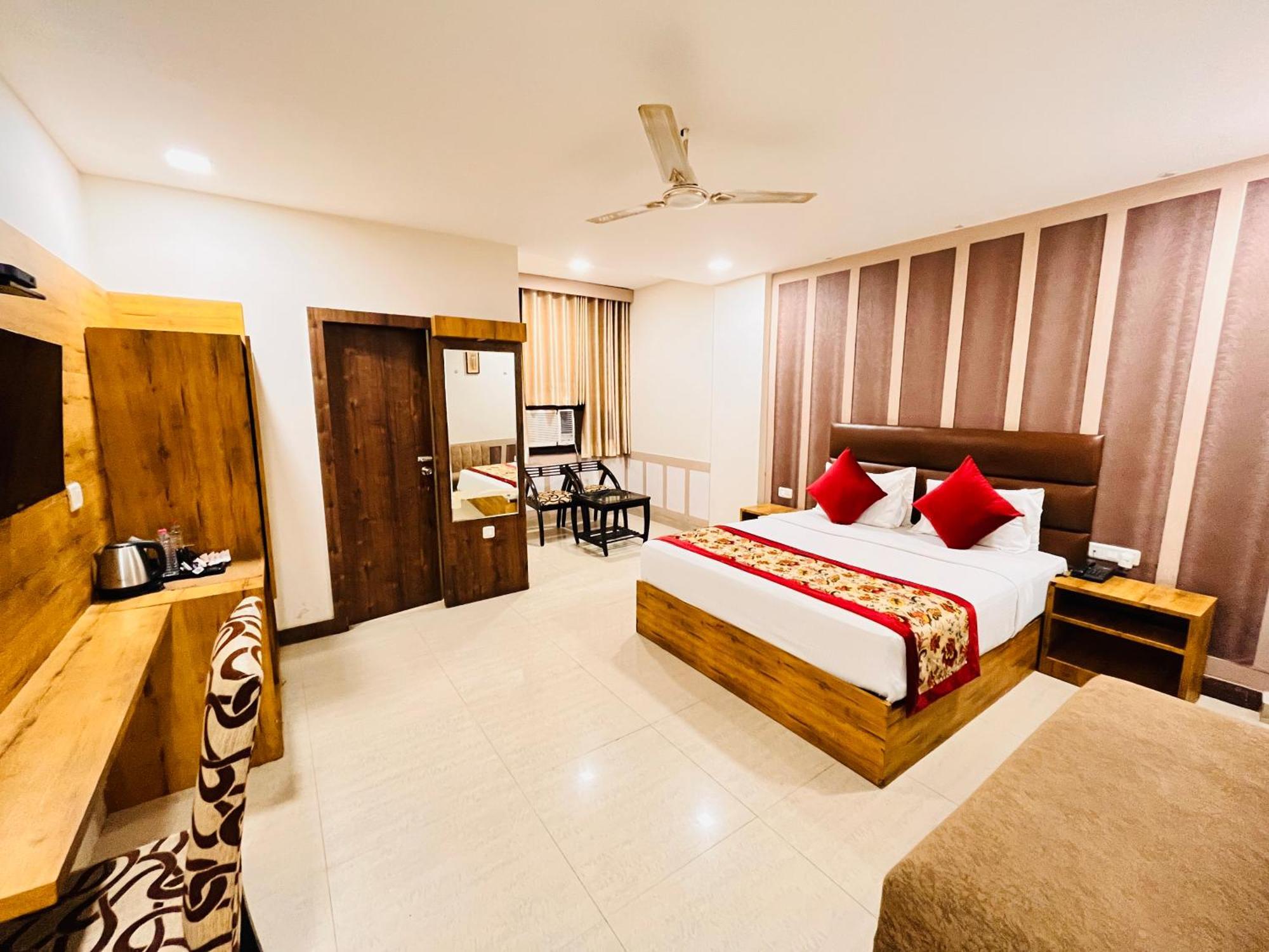 Crown Hotel Agra Near Taj Mahal 외부 사진