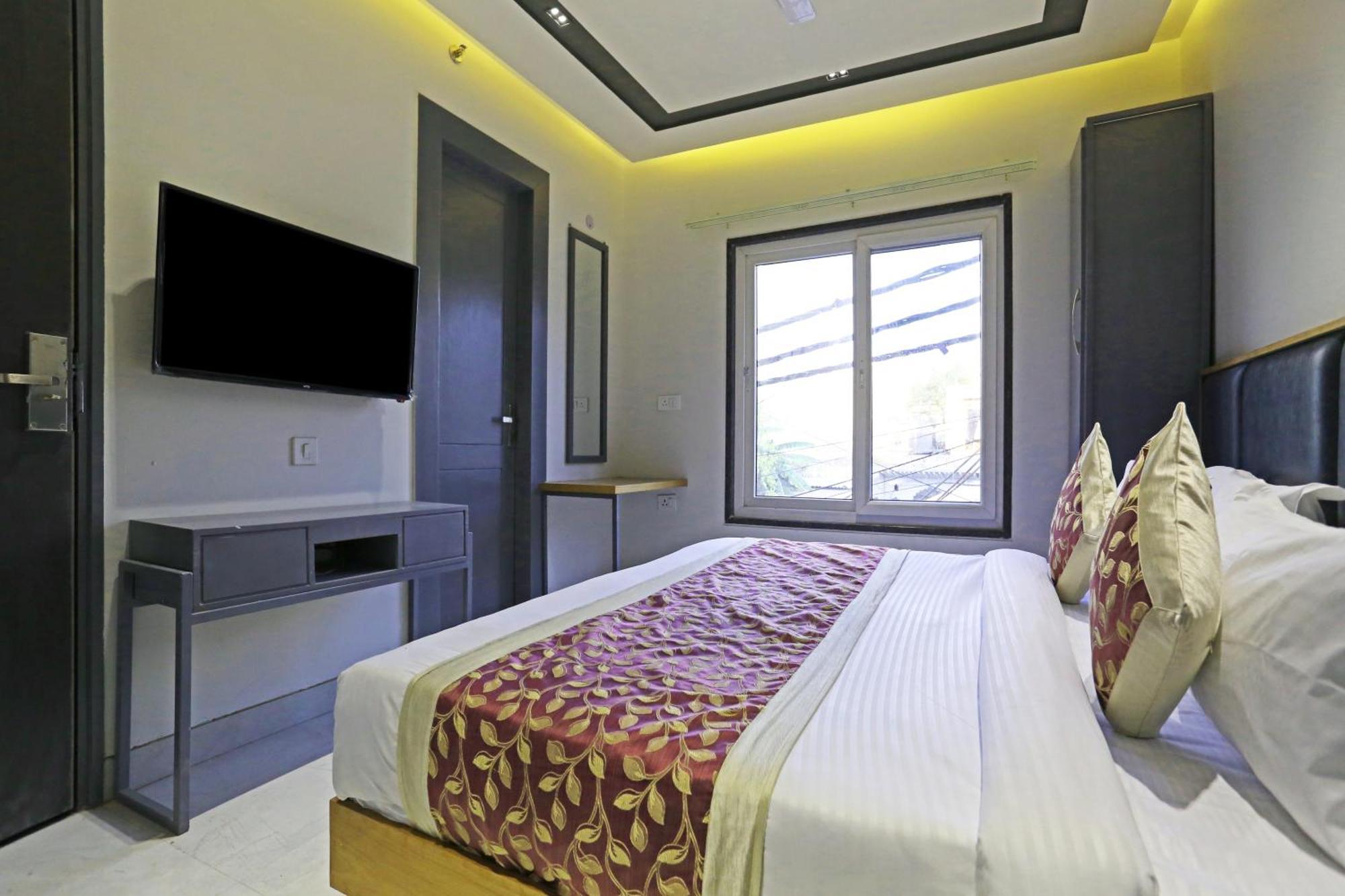 Crown Hotel Agra Near Taj Mahal 외부 사진