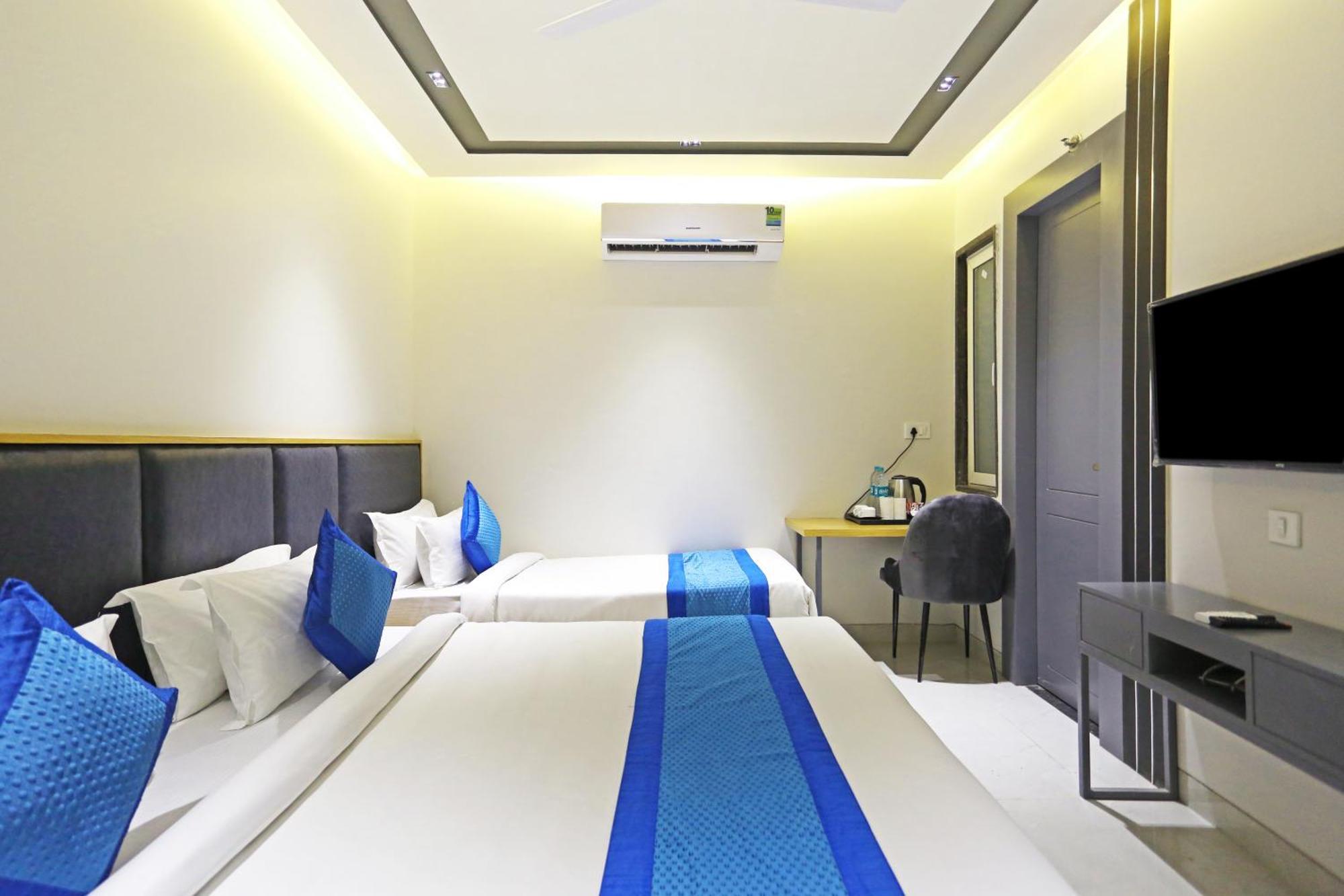 Crown Hotel Agra Near Taj Mahal 외부 사진