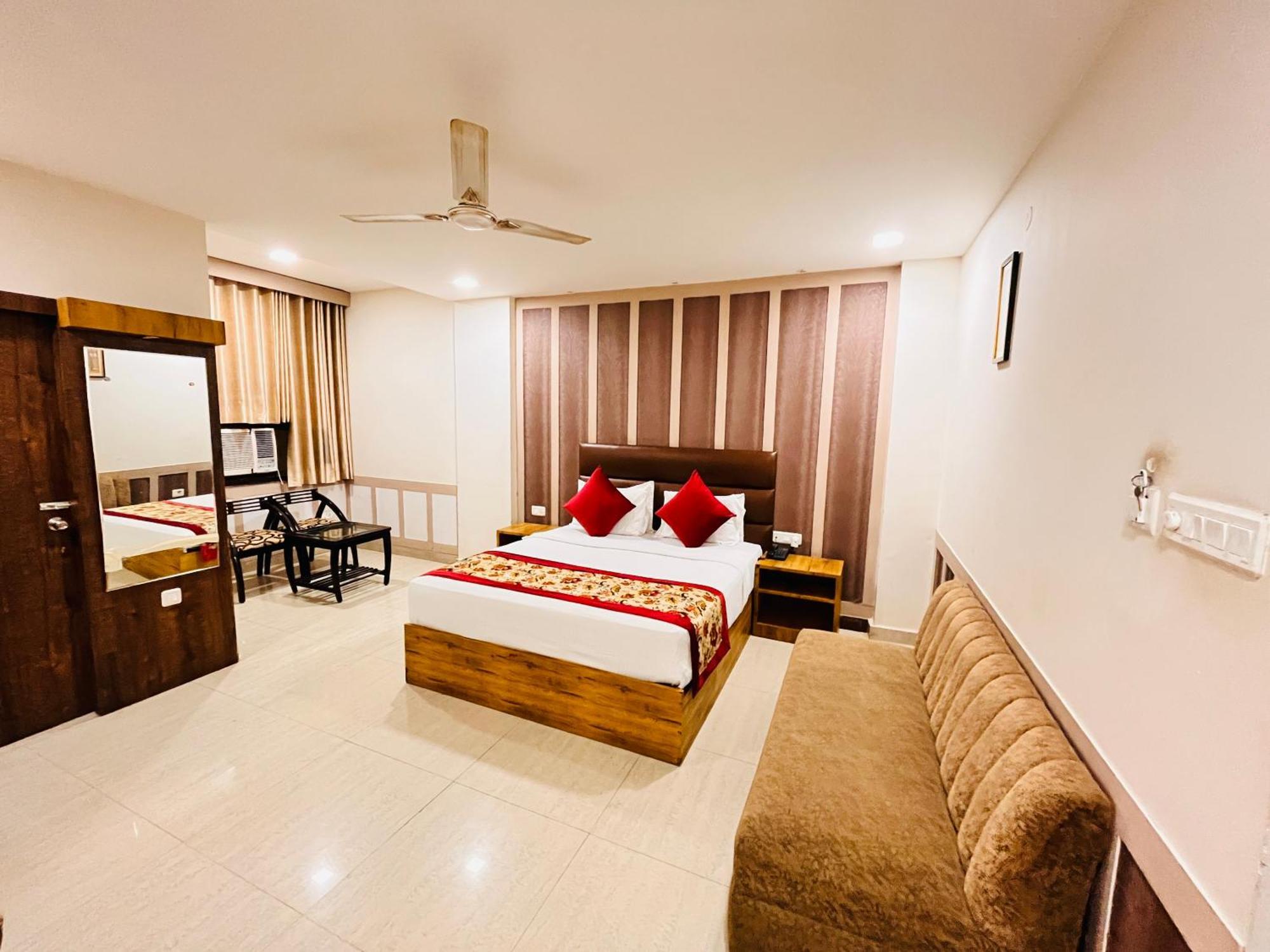Crown Hotel Agra Near Taj Mahal 외부 사진