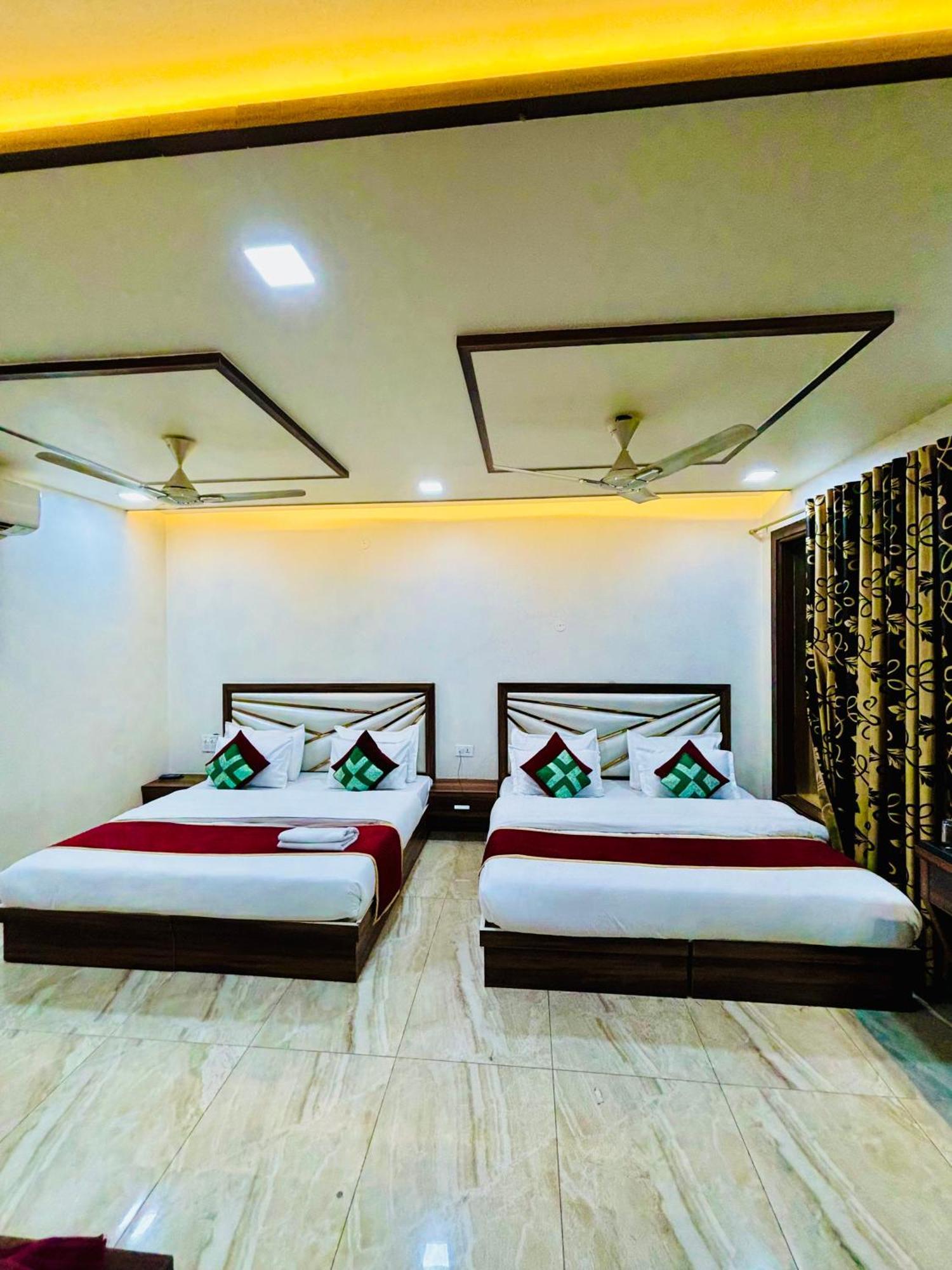Crown Hotel Agra Near Taj Mahal 외부 사진