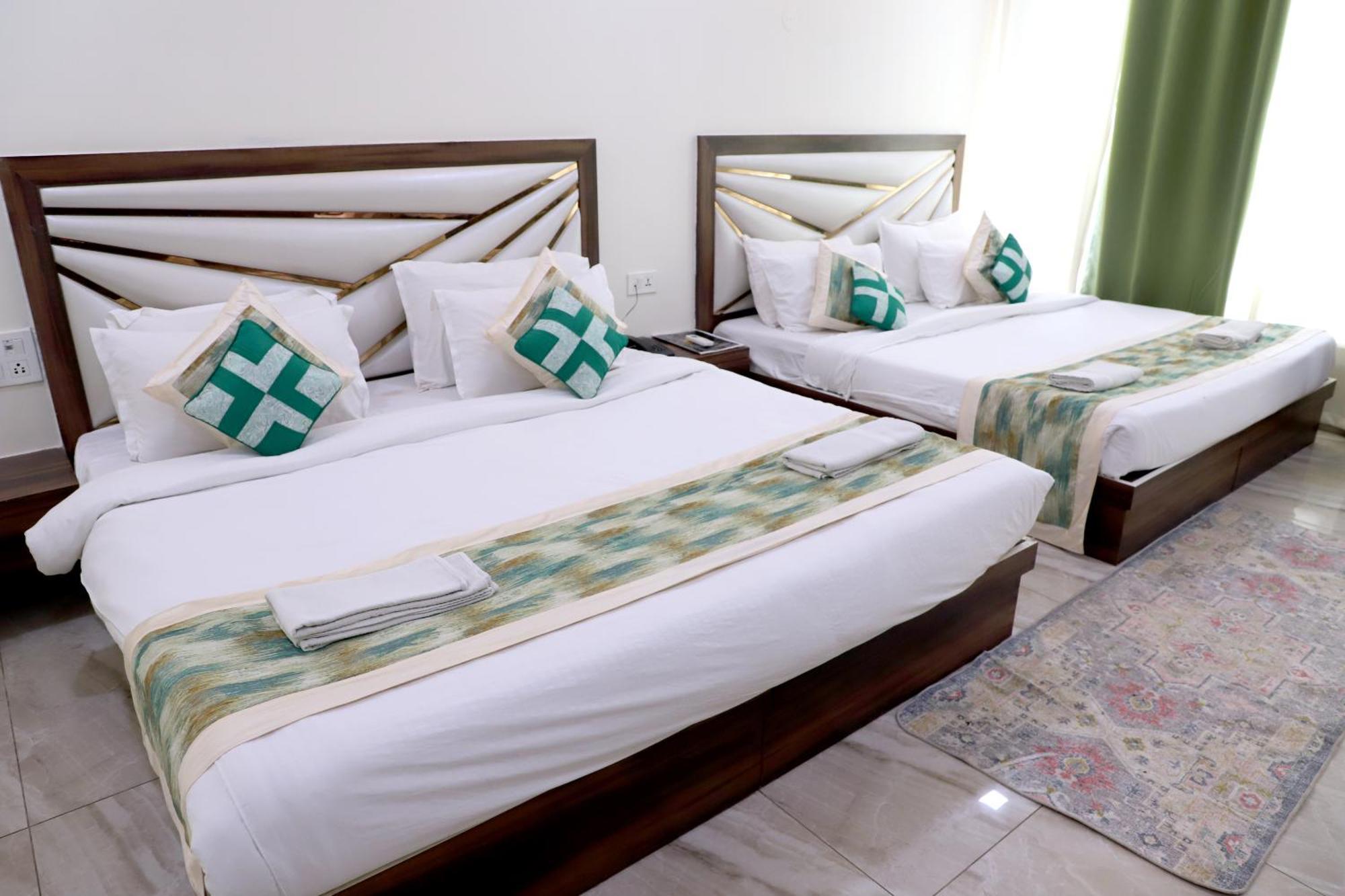 Crown Hotel Agra Near Taj Mahal 외부 사진