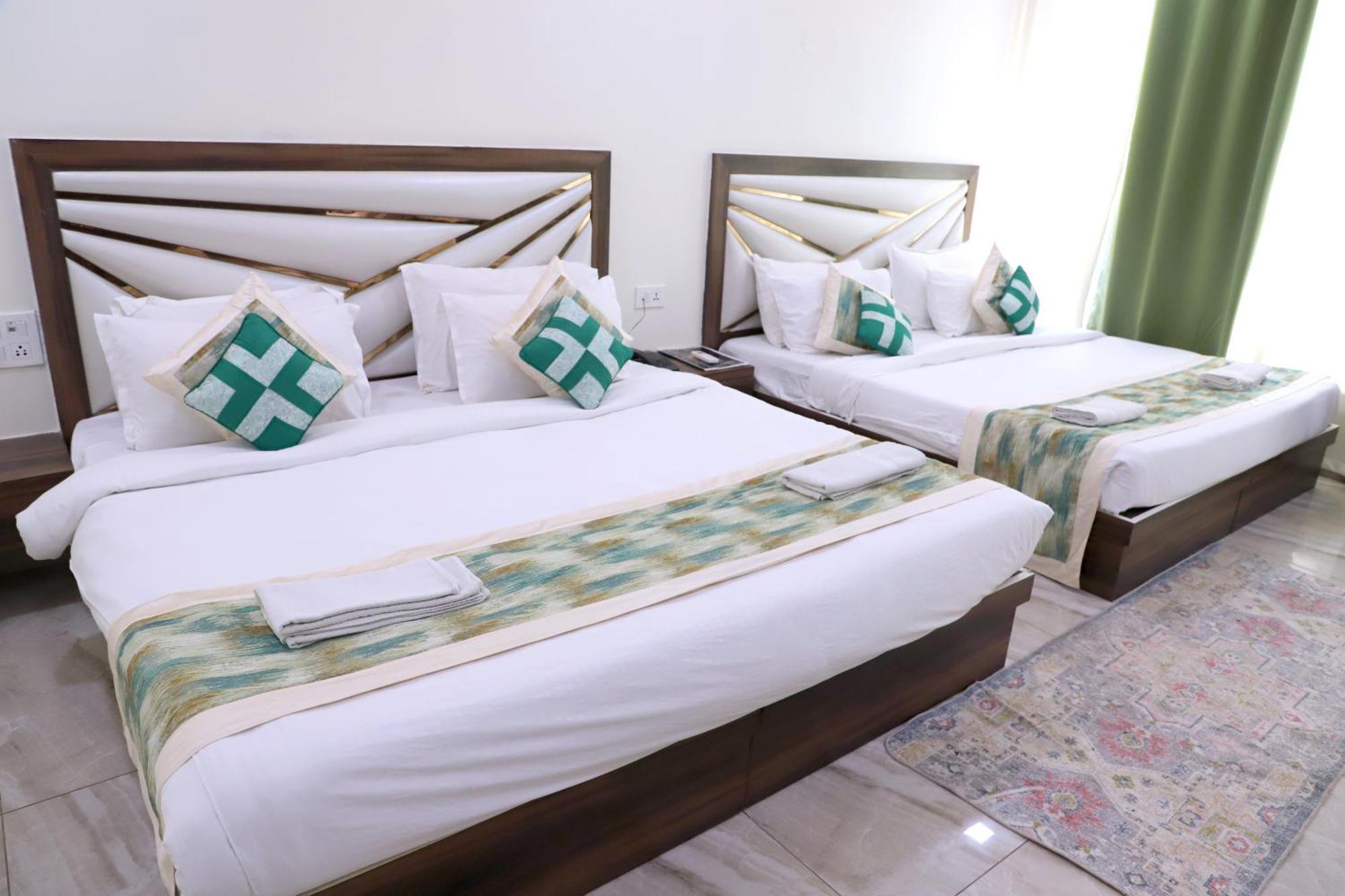 Crown Hotel Agra Near Taj Mahal 외부 사진