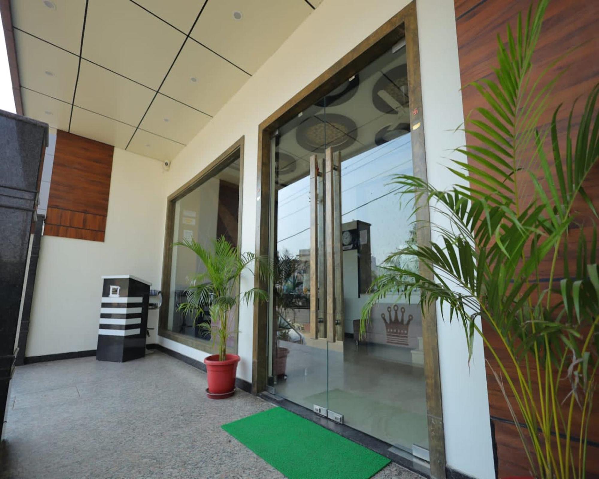 Crown Hotel Agra Near Taj Mahal 외부 사진