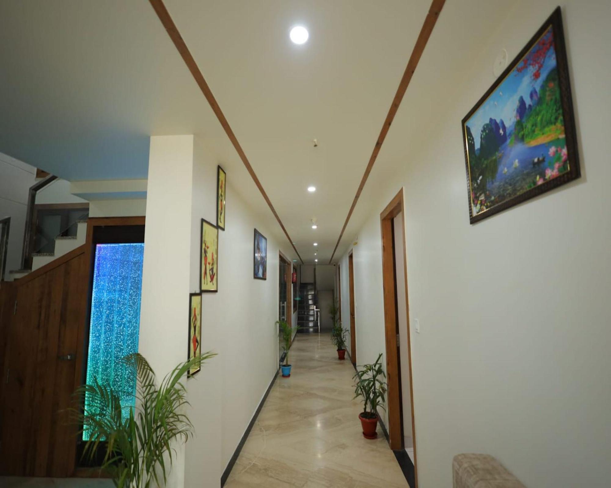 Crown Hotel Agra Near Taj Mahal 외부 사진