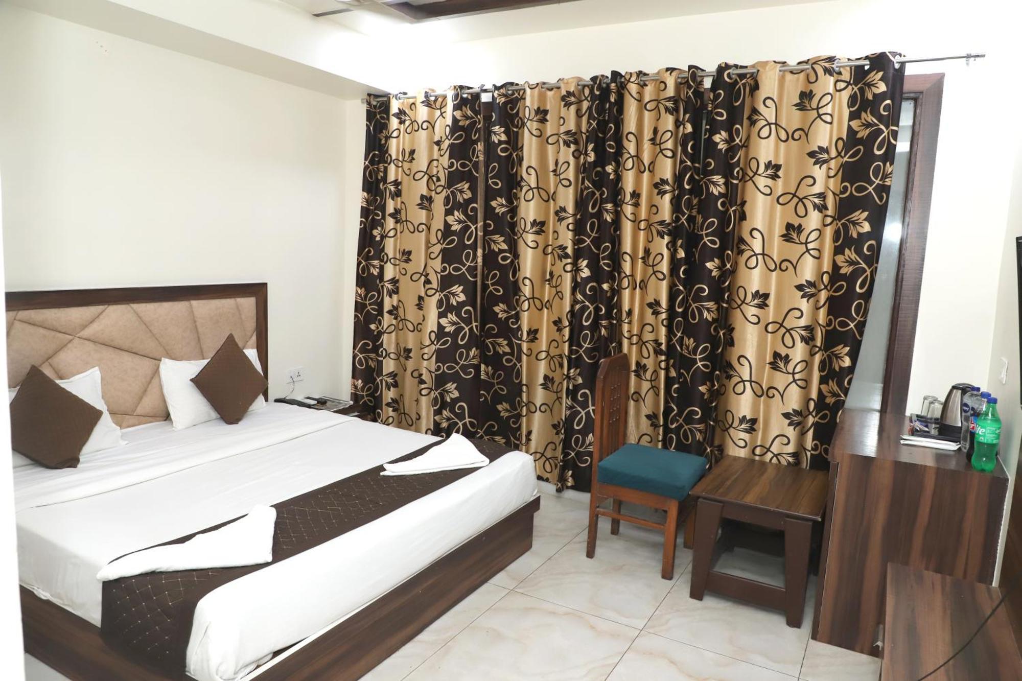 Crown Hotel Agra Near Taj Mahal 외부 사진