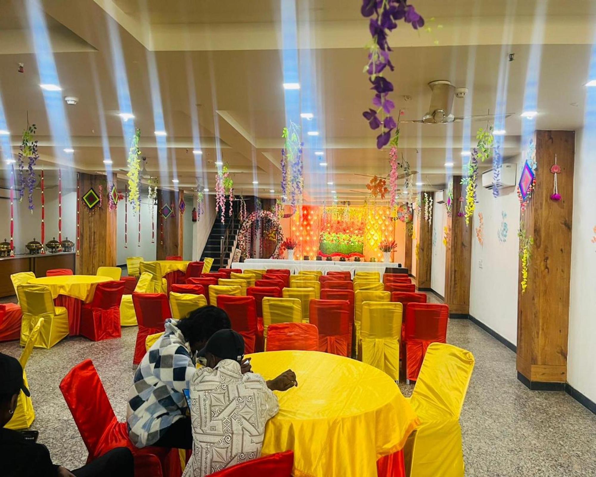 Crown Hotel Agra Near Taj Mahal 외부 사진