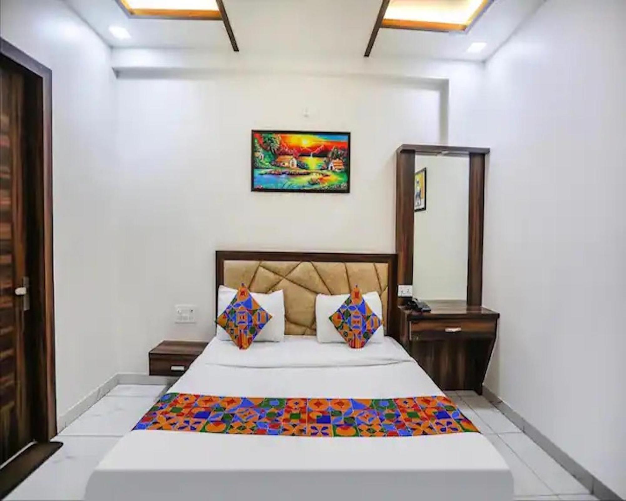 Crown Hotel Agra Near Taj Mahal 외부 사진