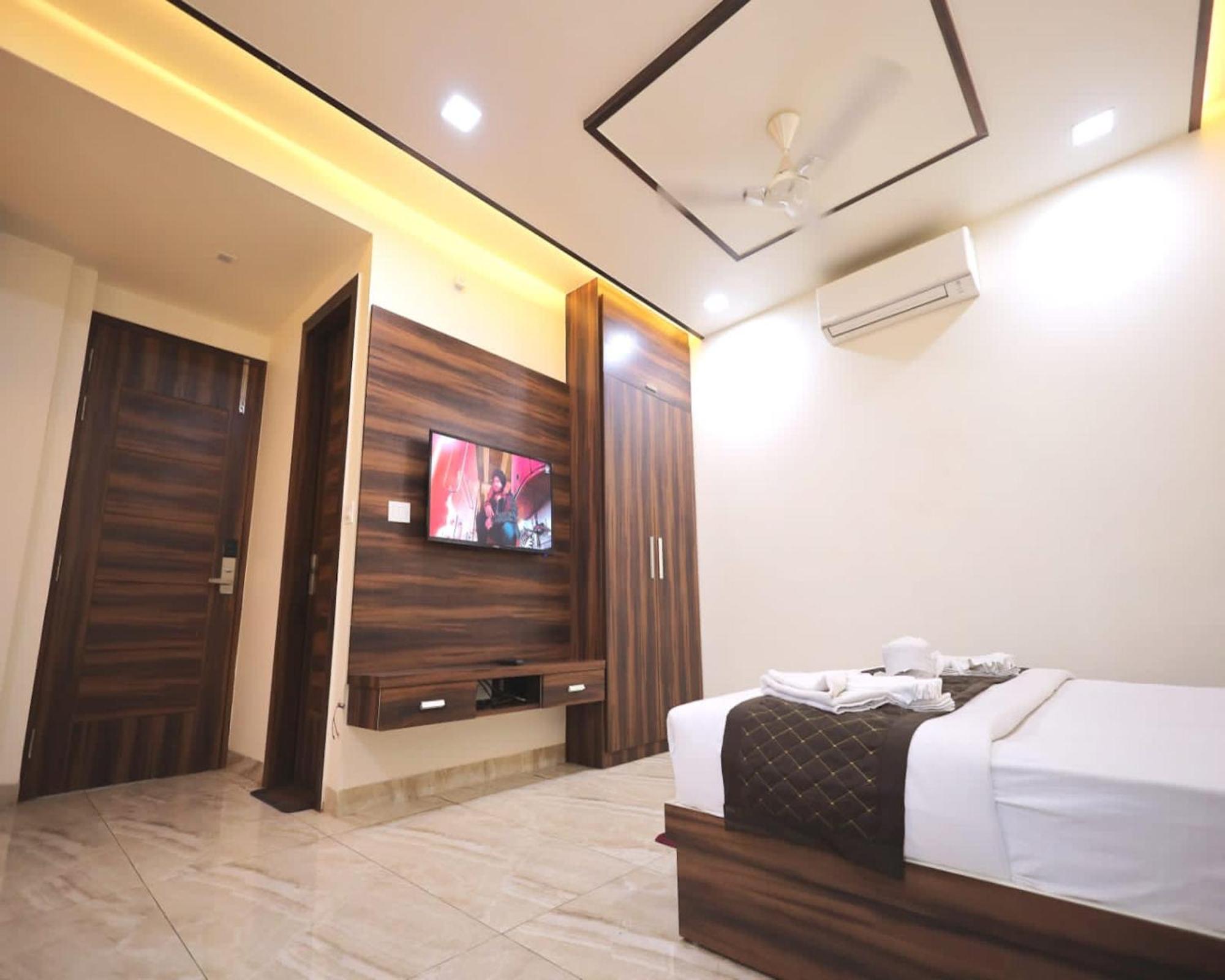 Crown Hotel Agra Near Taj Mahal 외부 사진