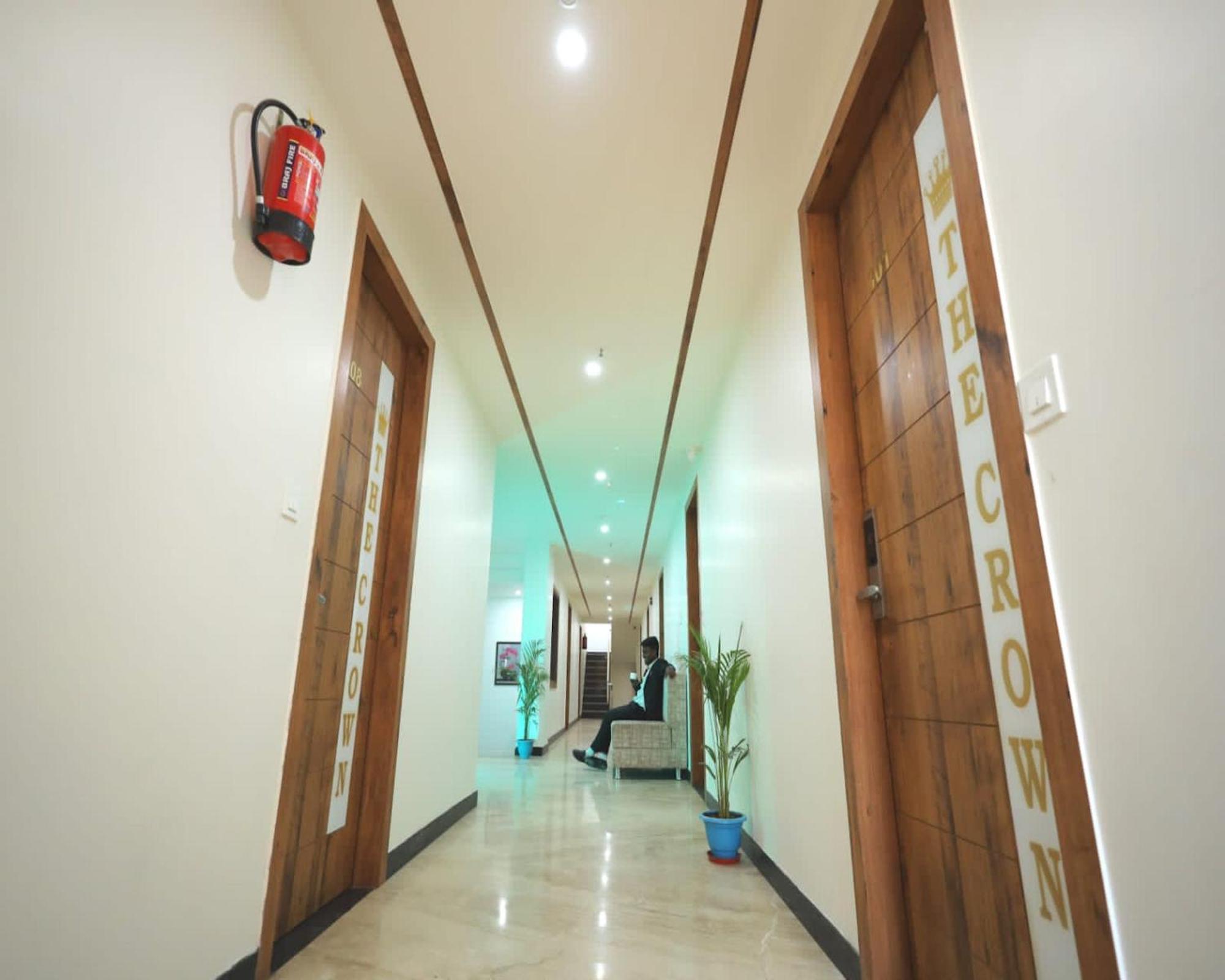 Crown Hotel Agra Near Taj Mahal 외부 사진