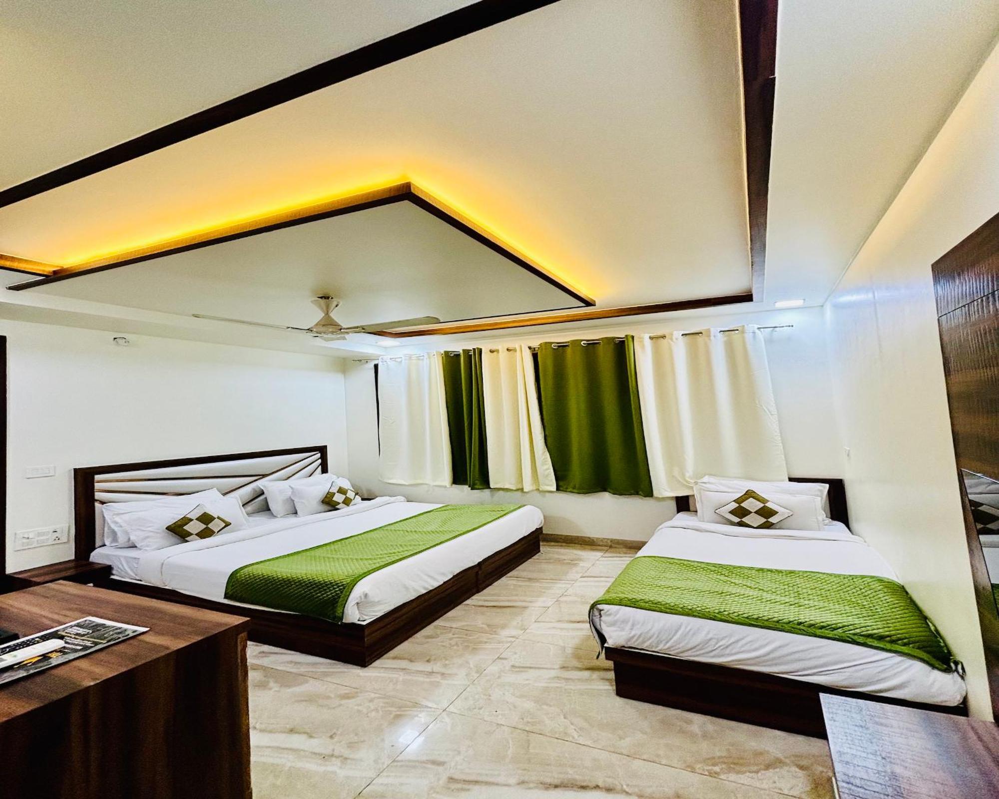 Crown Hotel Agra Near Taj Mahal 외부 사진